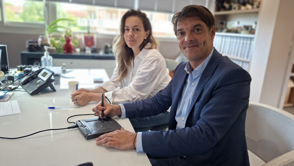 Signature du Monoprix avec la famille LEGOUT